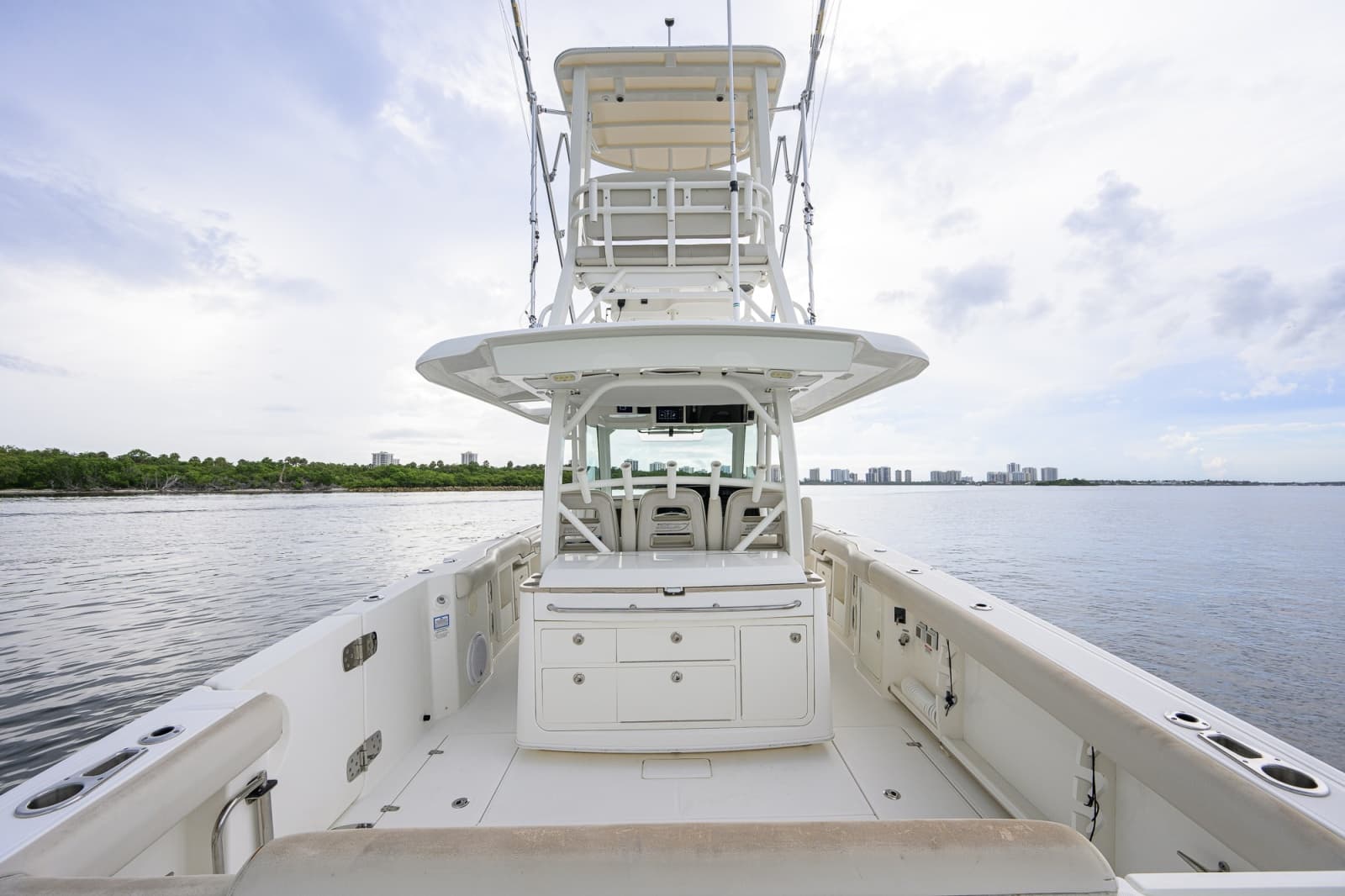 2018 Boston Whaler 380 Outrage