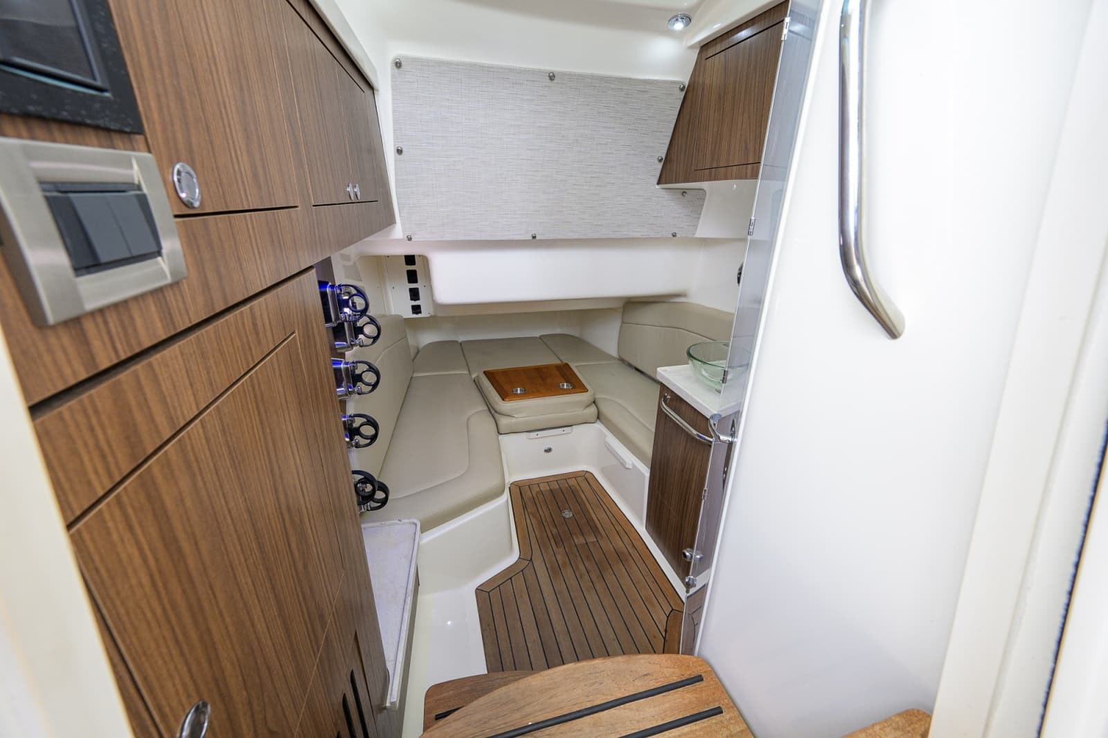 2018 Boston Whaler 380 Outrage