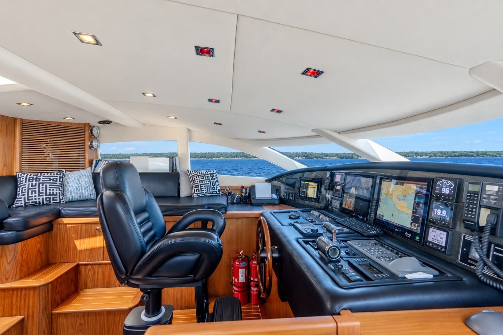 2004 Sunseeker 105 Yacht