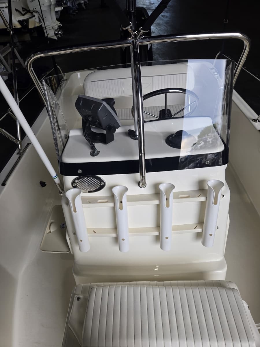 2010 Boston Whaler 170 Montauk