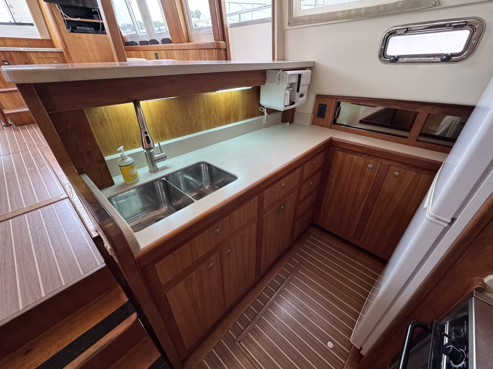 2004 Mainship 