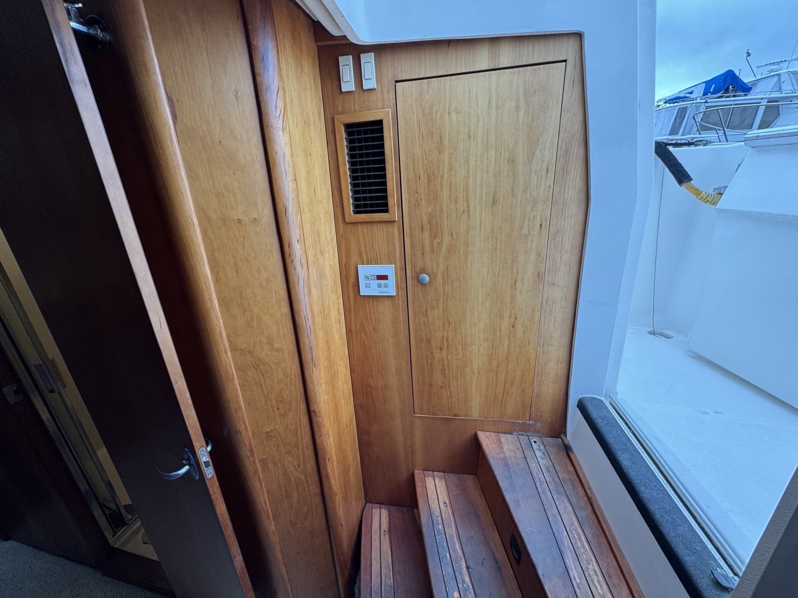 2004 Mainship 