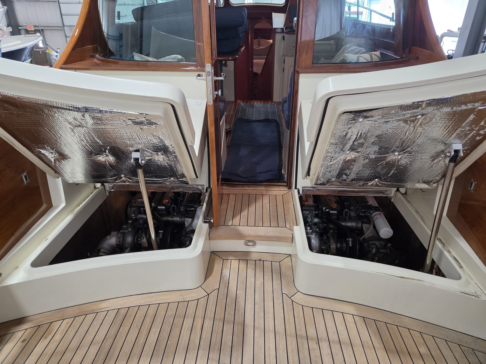2009 Hinckley Talaria 44