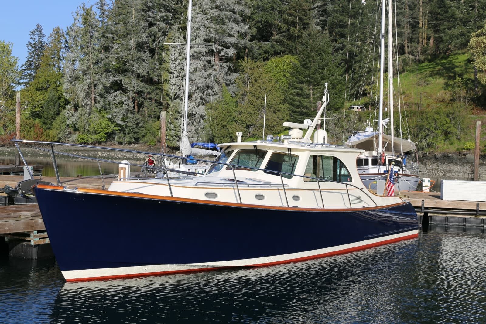 2009 Hinckley Talaria 44