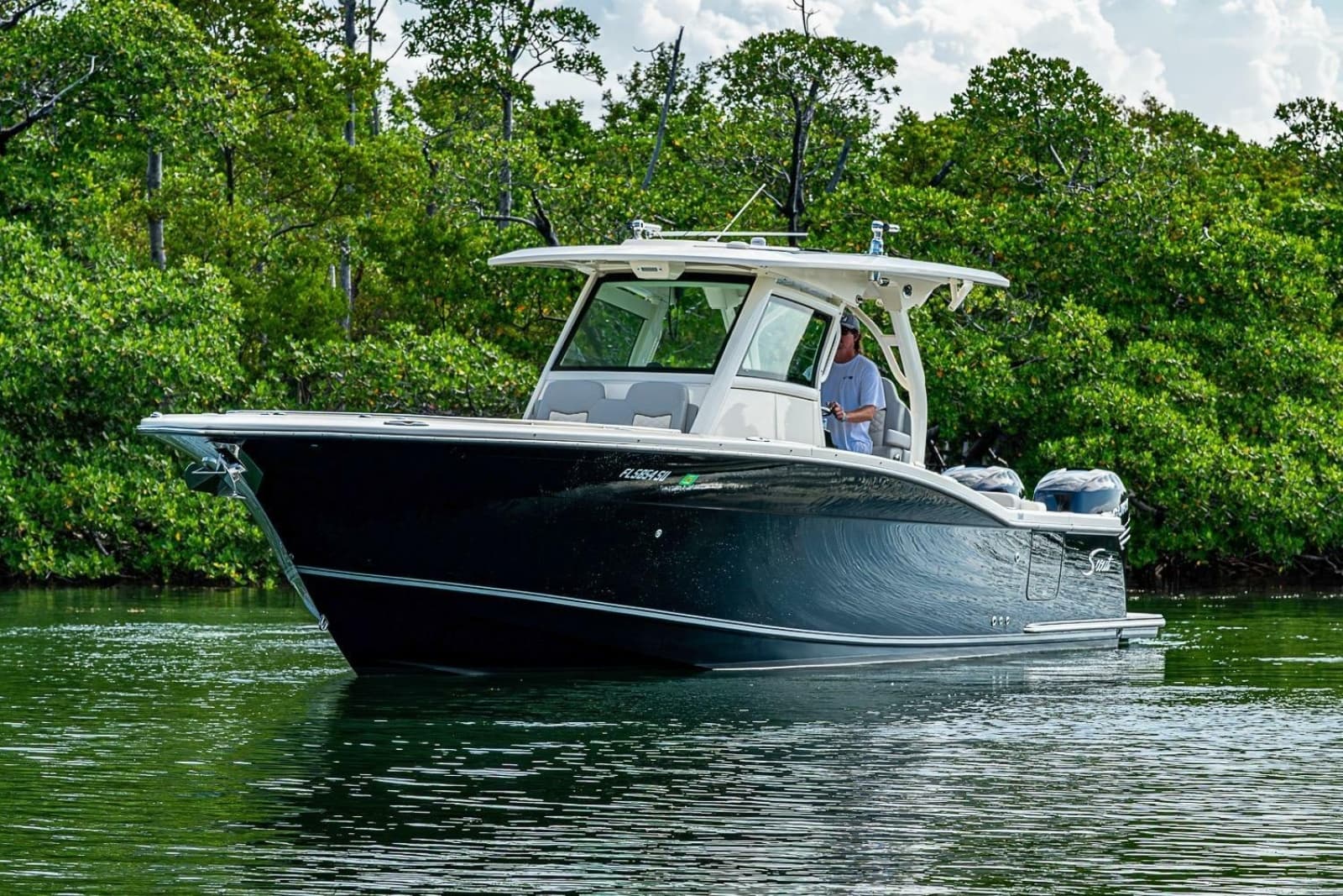 2021 Scout 330 LXF