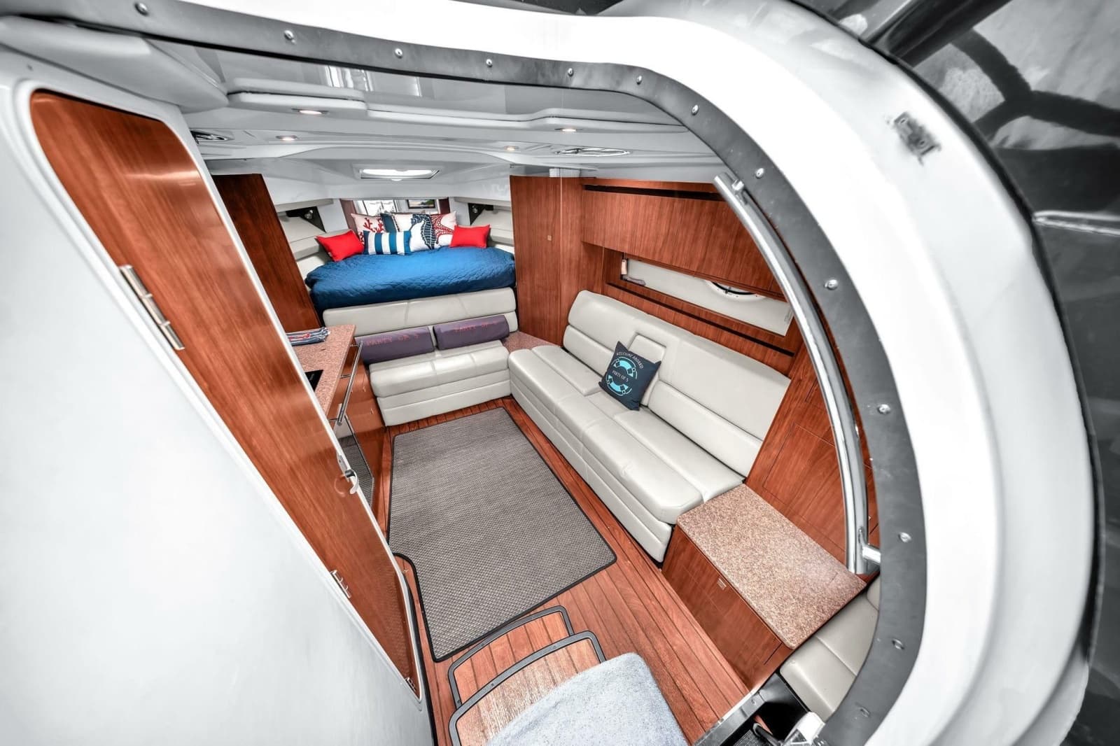 2014 Monterey 320 Sport Yacht