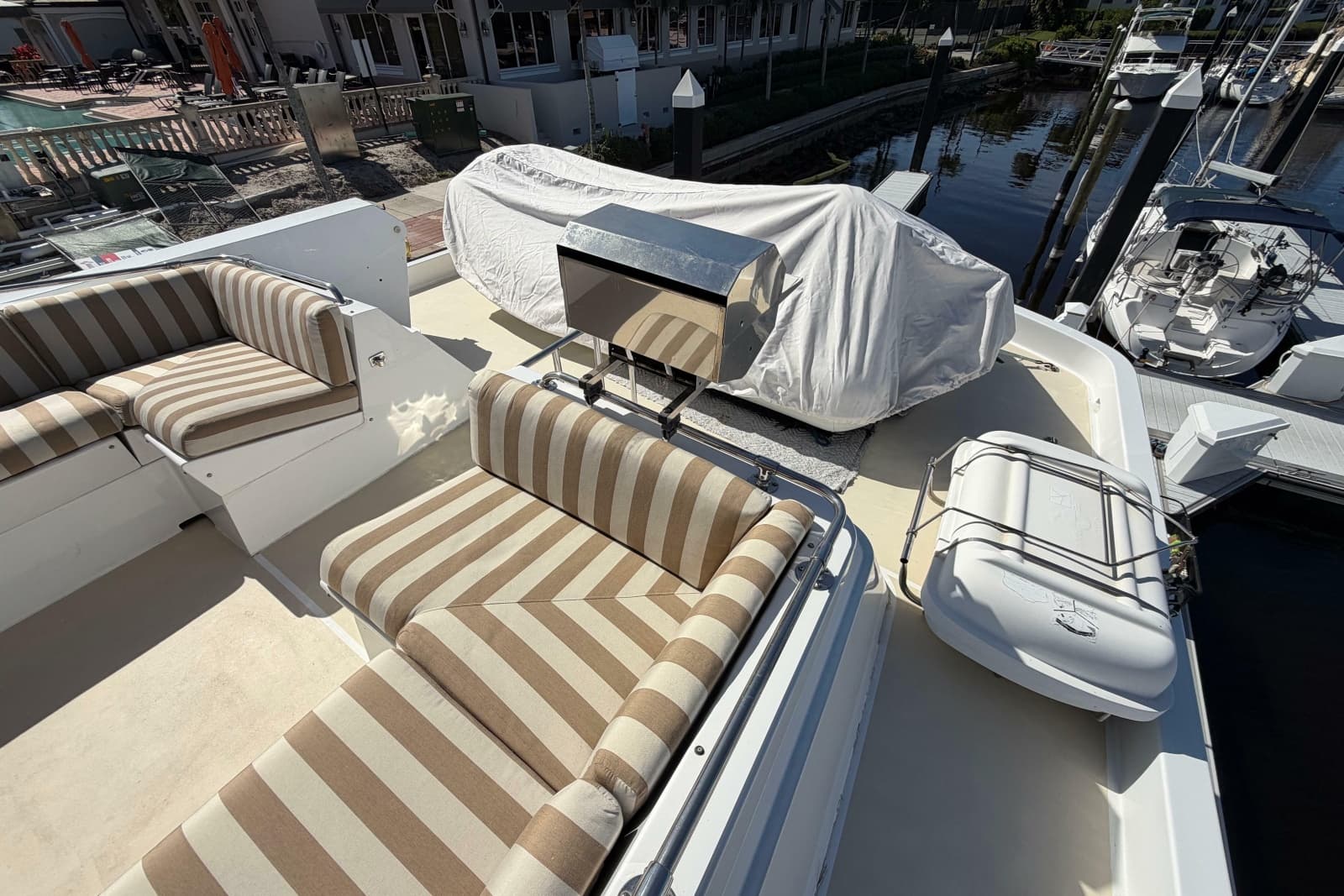 1991 Hatteras 70 Cockpit Motor Yacht