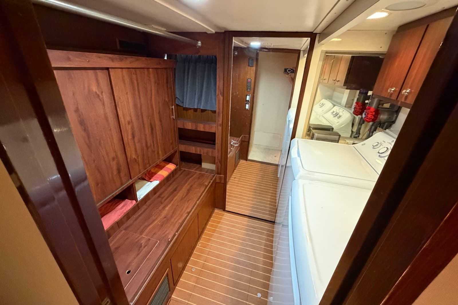 1991 Hatteras 70 Cockpit Motor Yacht