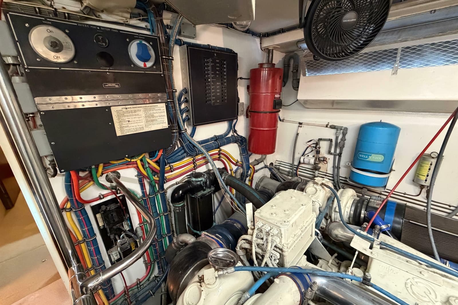 1991 Hatteras 70 Cockpit Motor Yacht