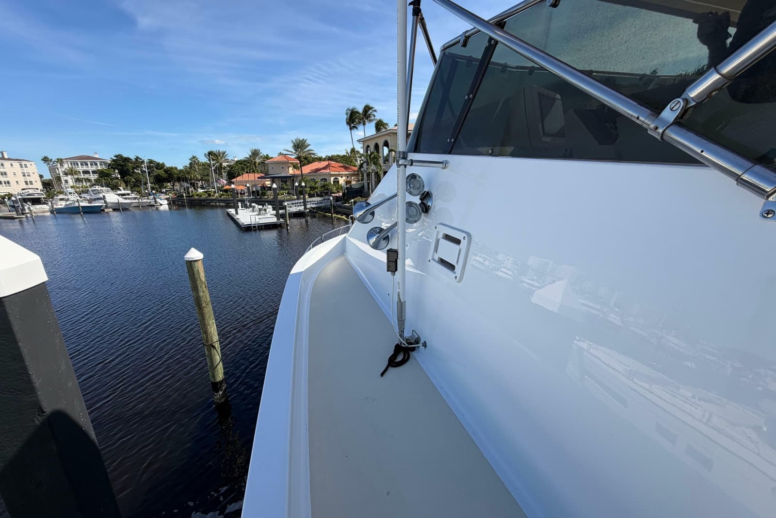 1991 Hatteras 70 Cockpit Motor Yacht