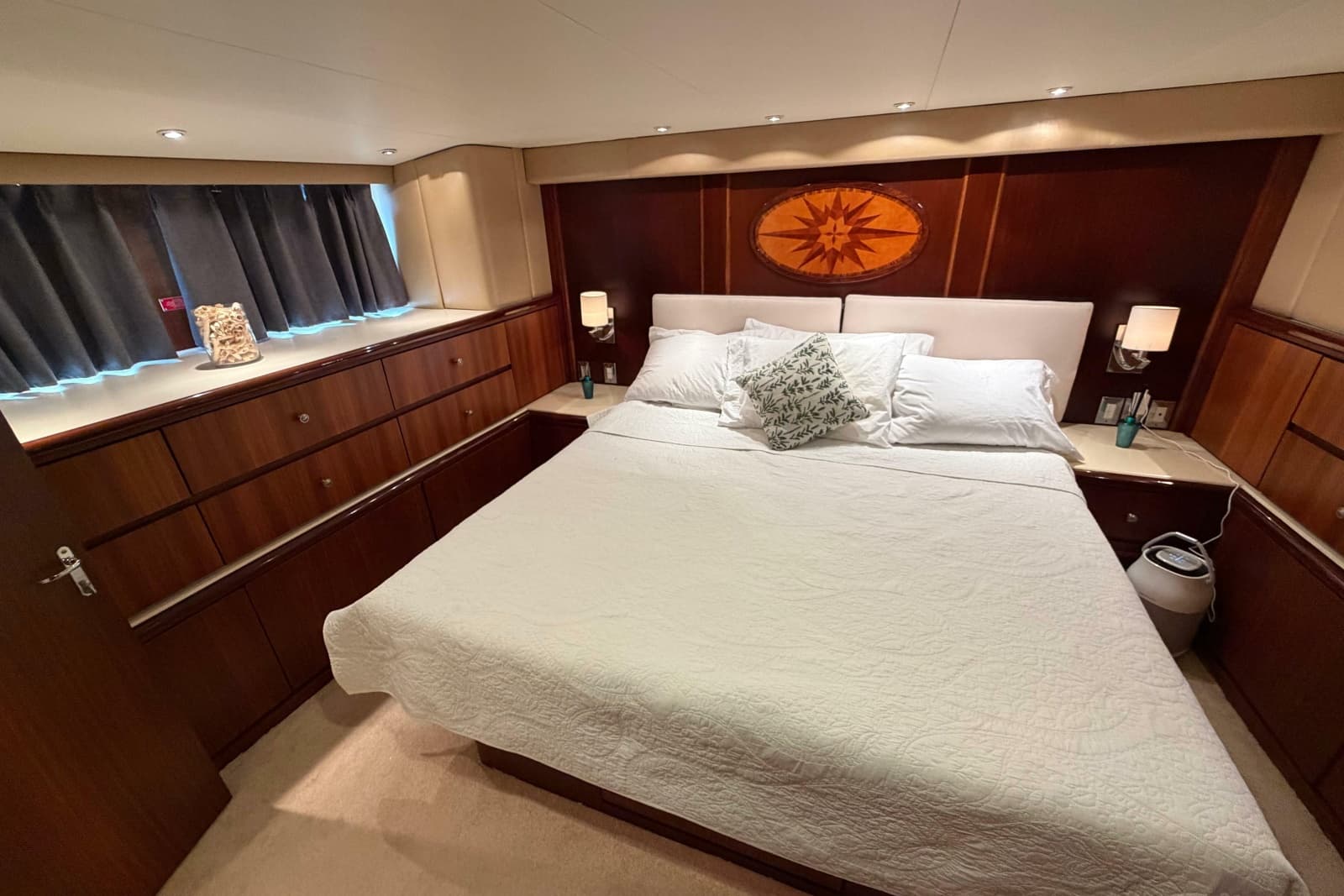 1991 Hatteras 70 Cockpit Motor Yacht