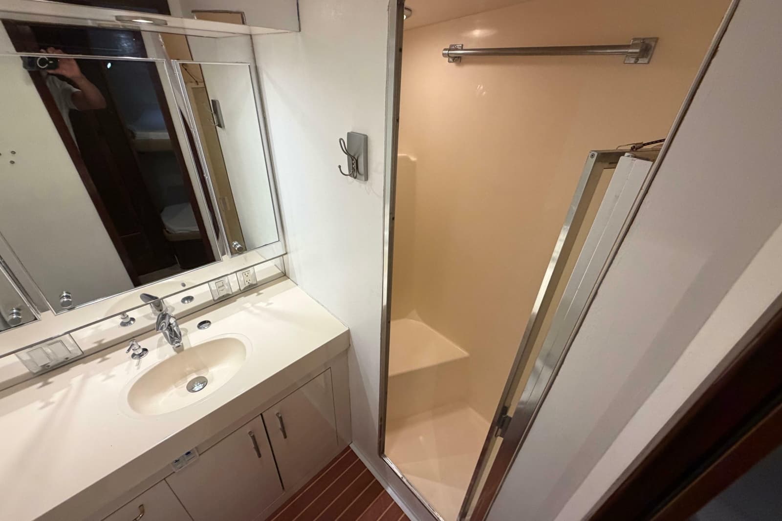 1991 Hatteras 70 Cockpit Motor Yacht