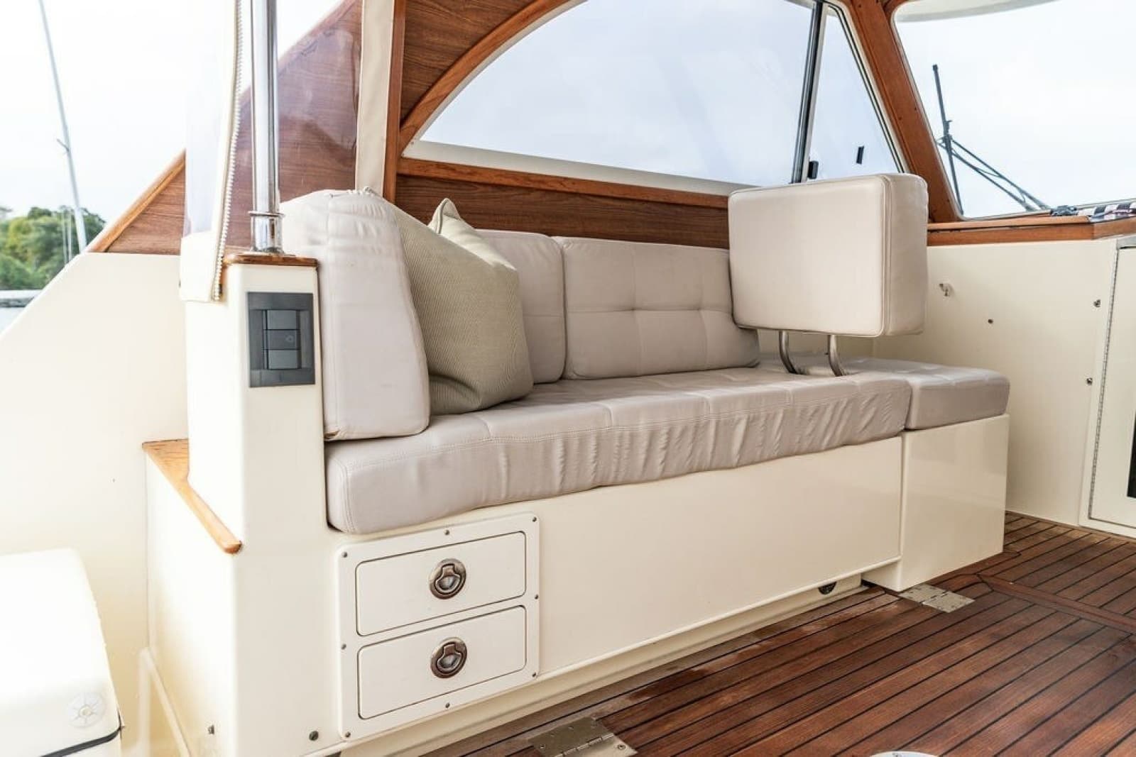 2007 Legacy Yachts 32