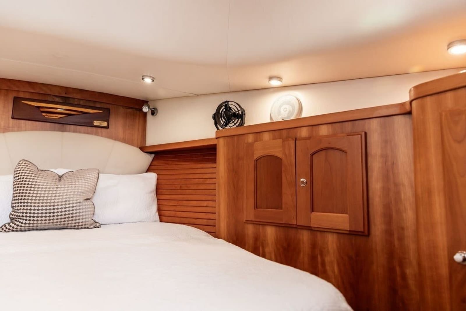 2007 Legacy Yachts 32