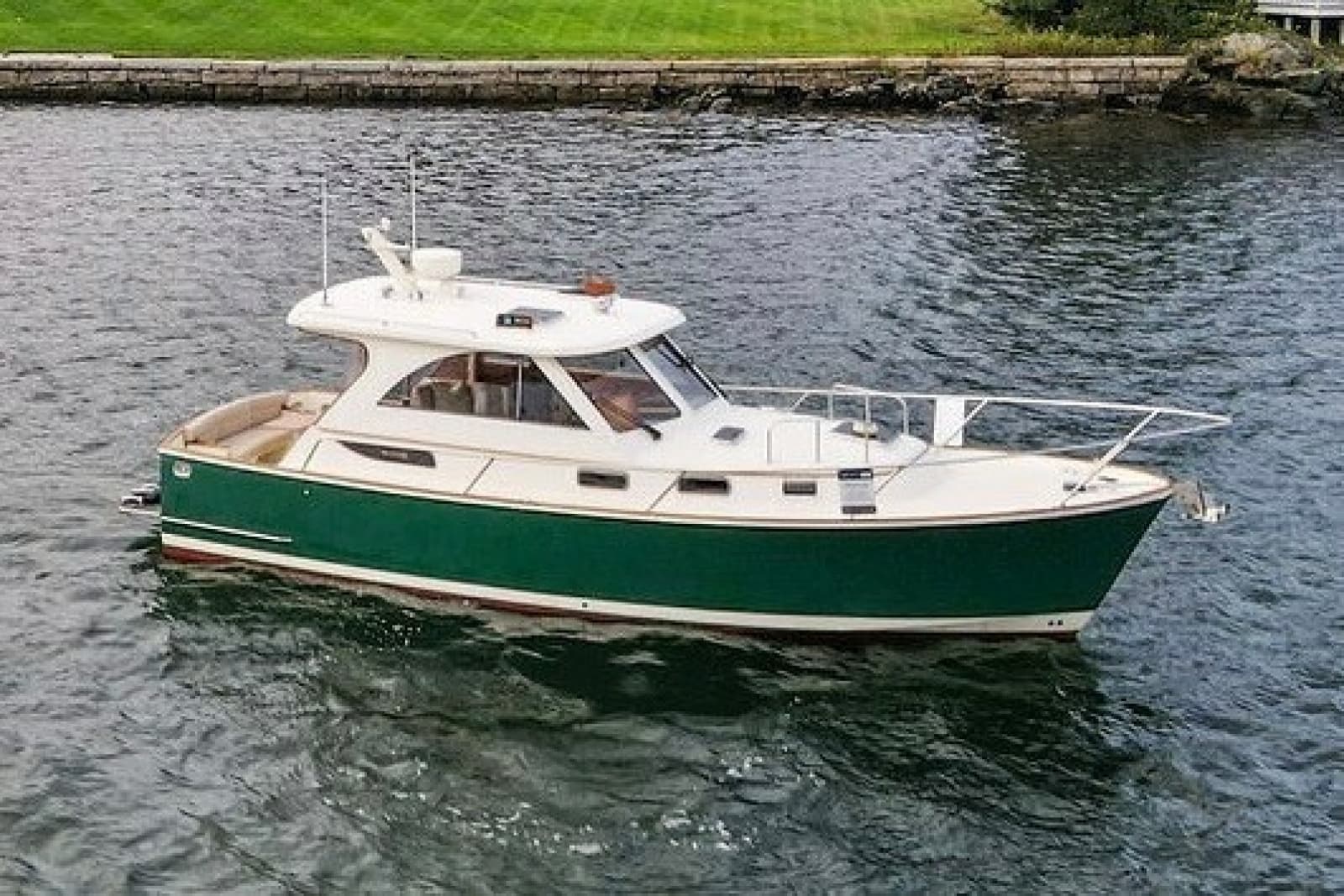 2007 Legacy Yachts 32