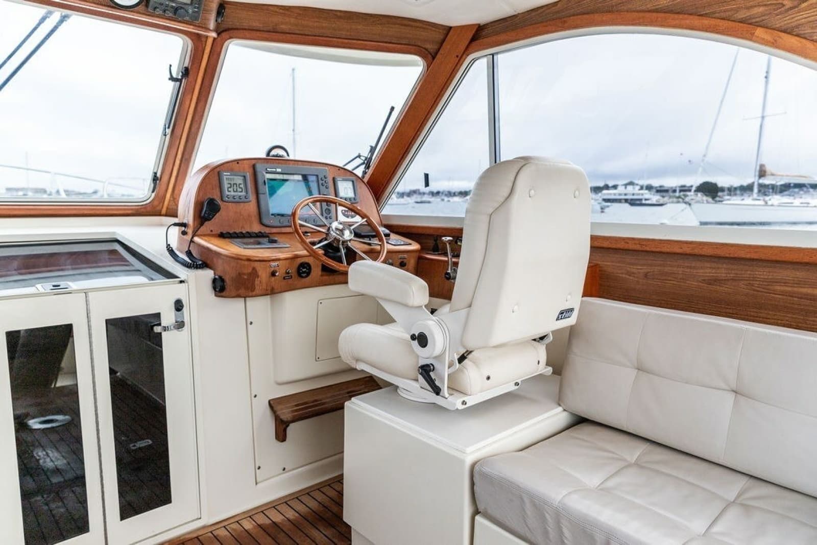2007 Legacy Yachts 32