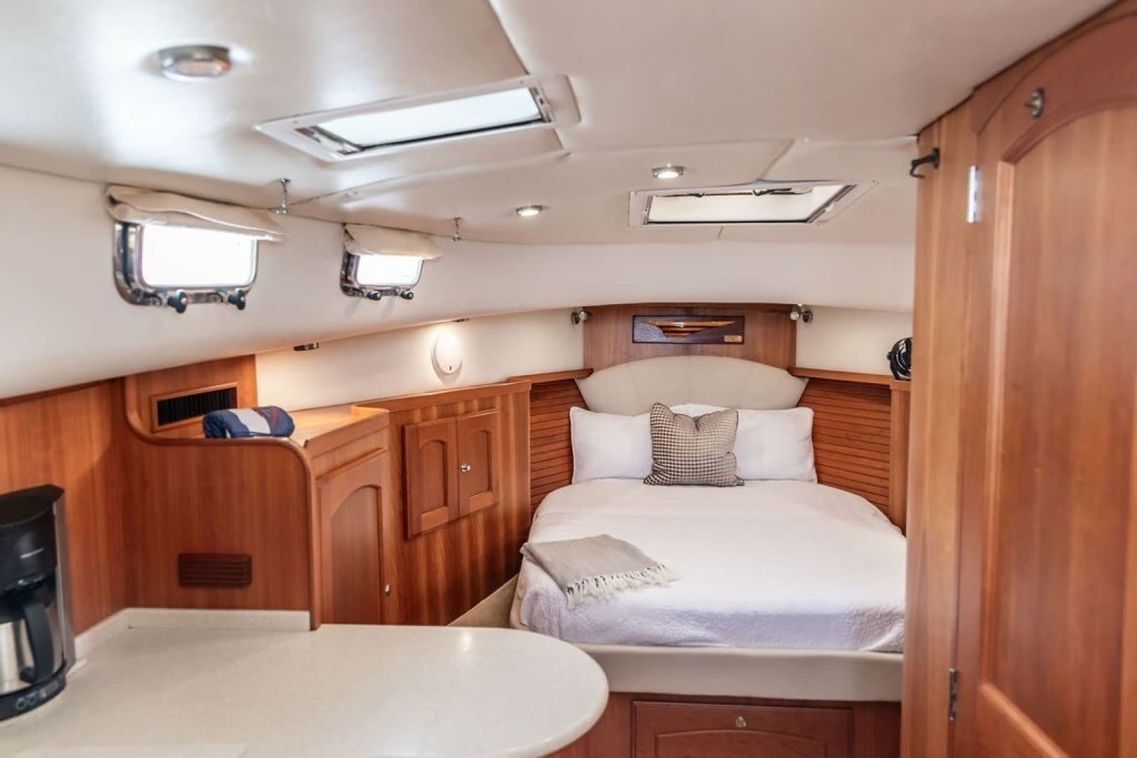 2007 Legacy Yachts 32
