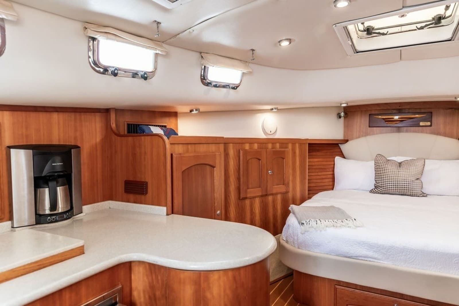 2007 Legacy Yachts 32