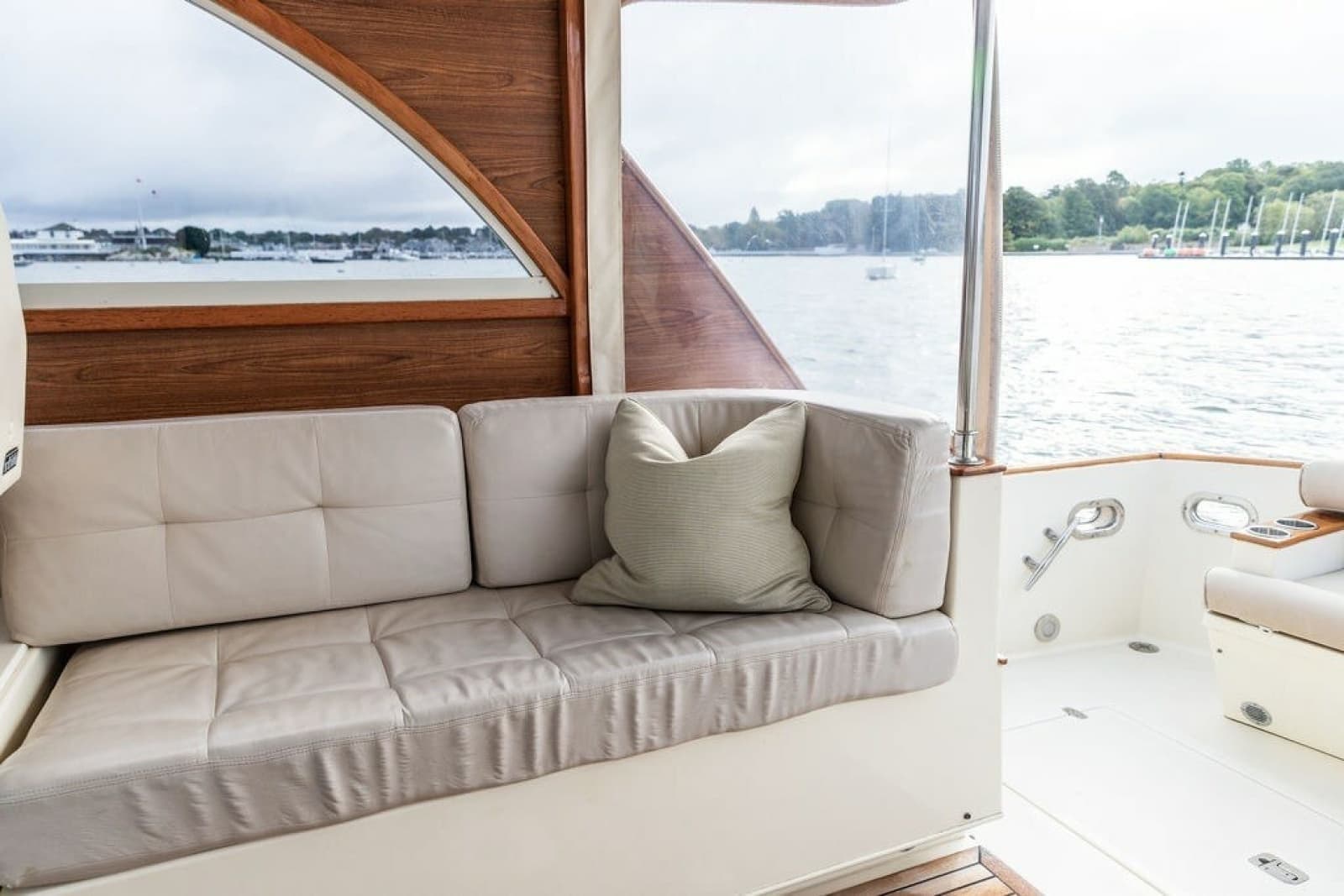 2007 Legacy Yachts 32