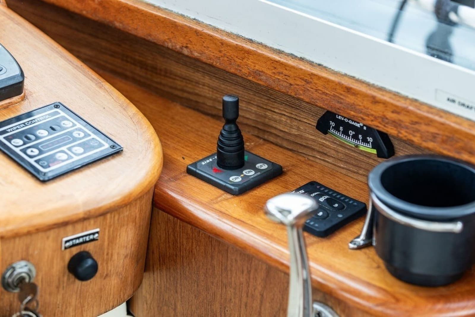 2007 Legacy Yachts 32
