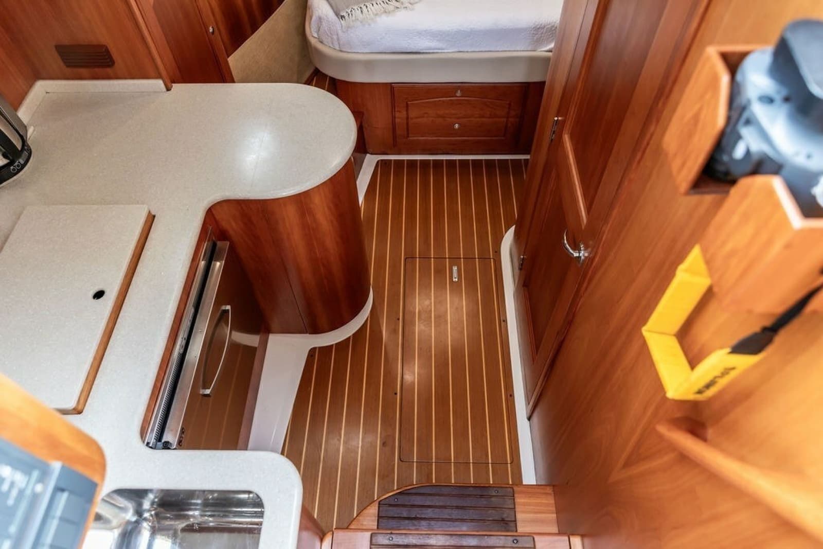 2007 Legacy Yachts 32
