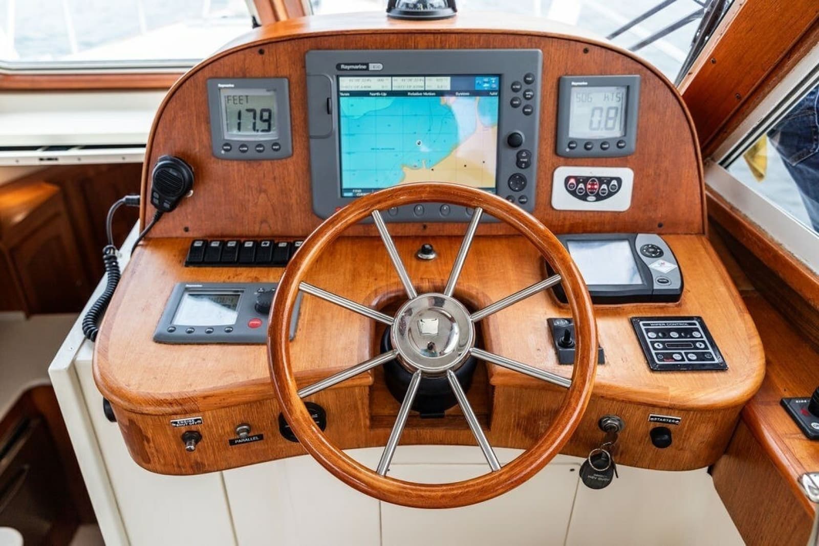 2007 Legacy Yachts 32