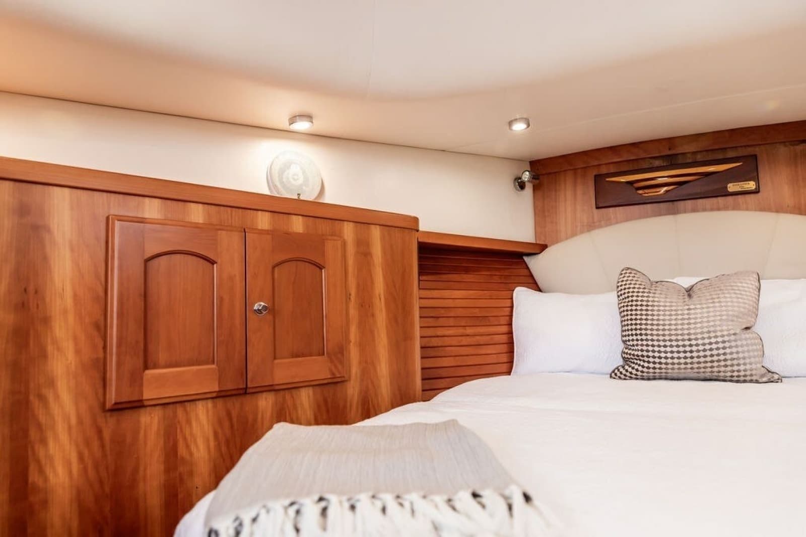 2007 Legacy Yachts 32