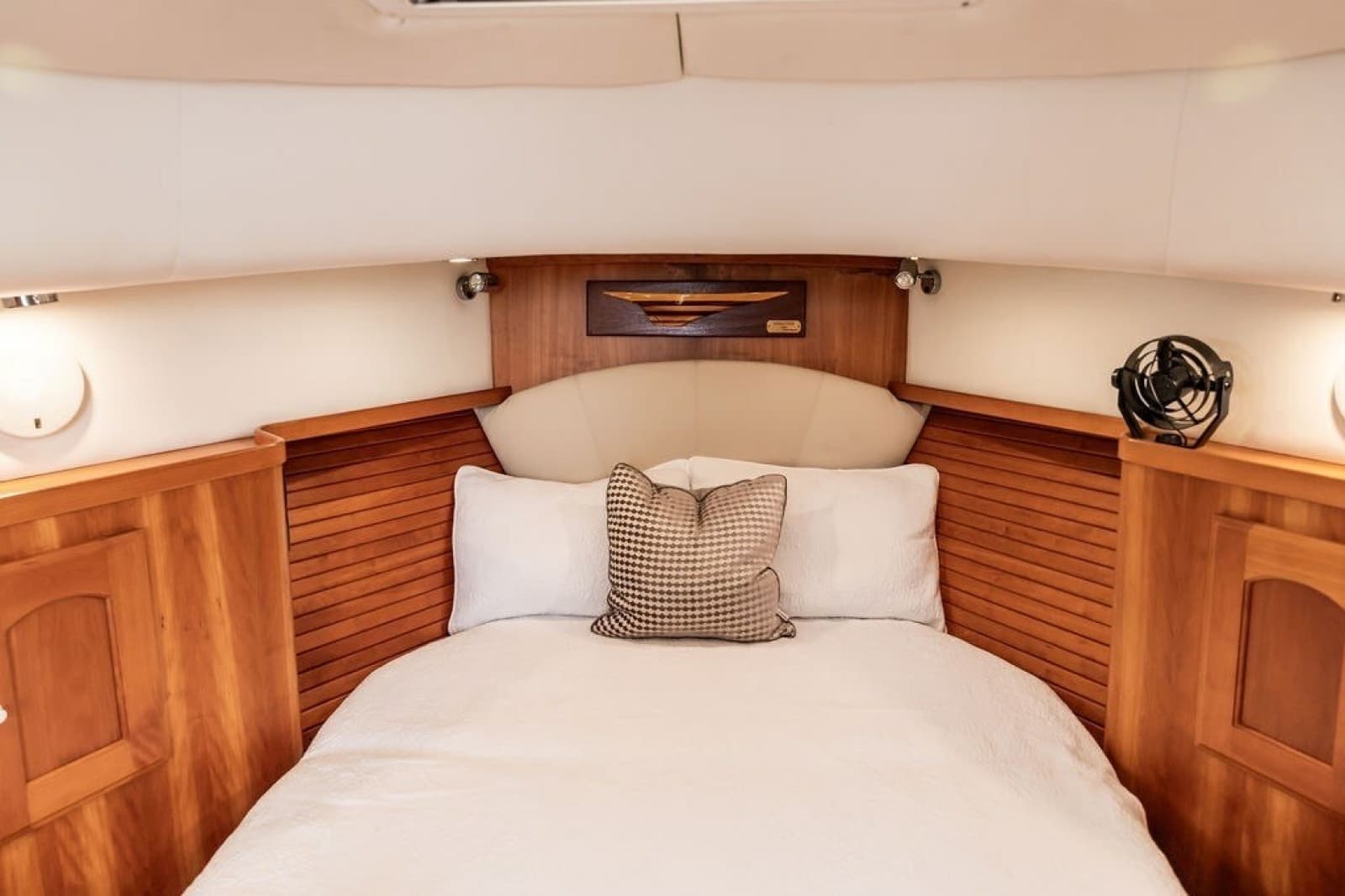 2007 Legacy Yachts 32