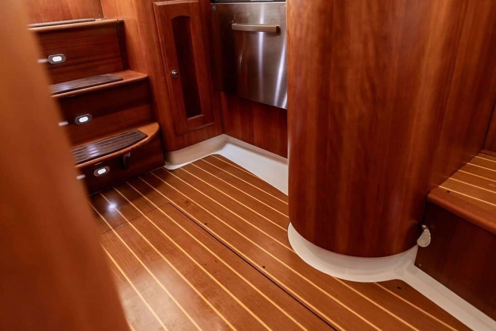 2007 Legacy Yachts 32