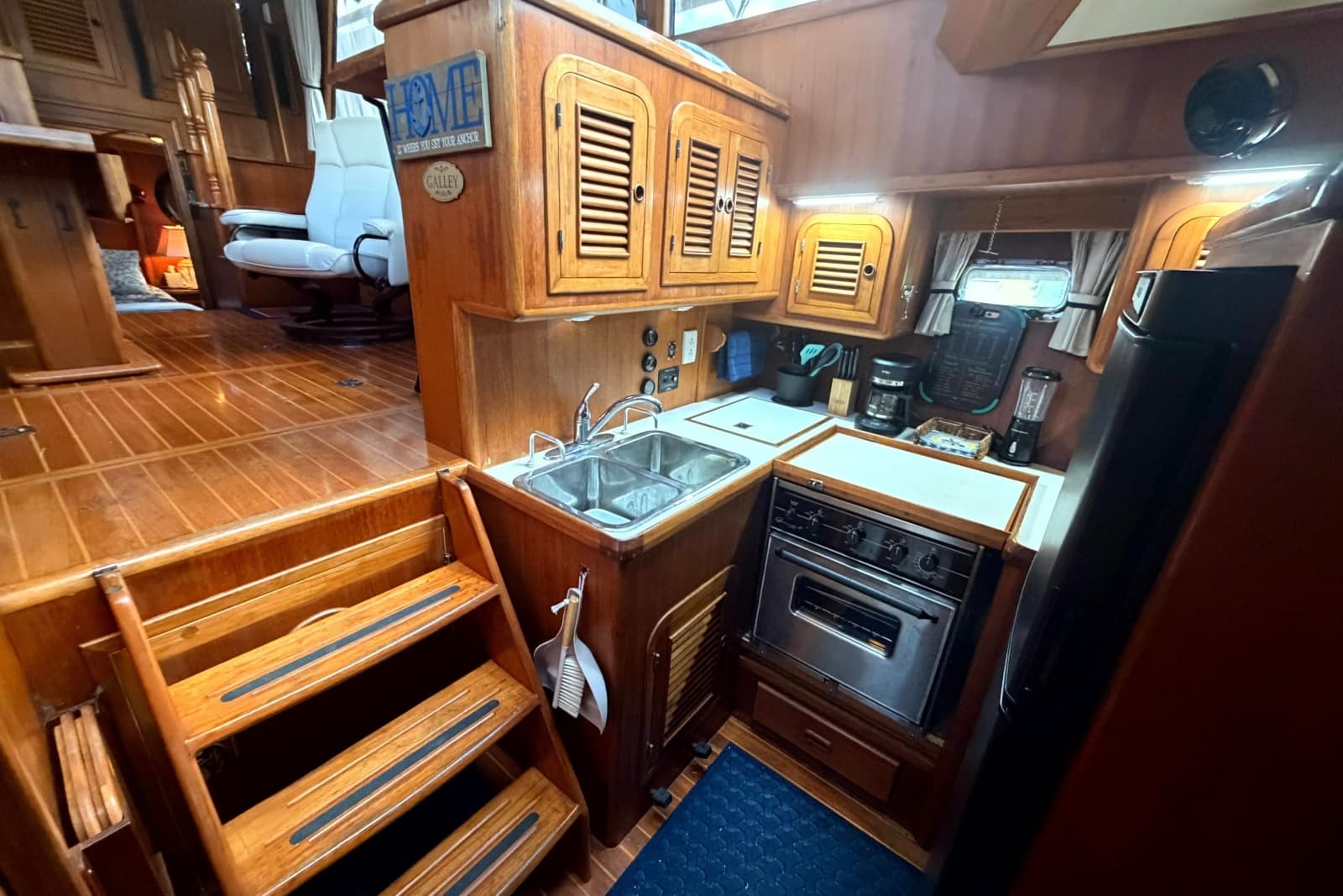 1998 Heritage East 36 Sundeck Trawler