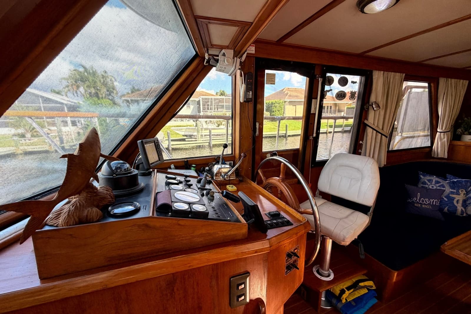 1998 Heritage East 36 Sundeck Trawler