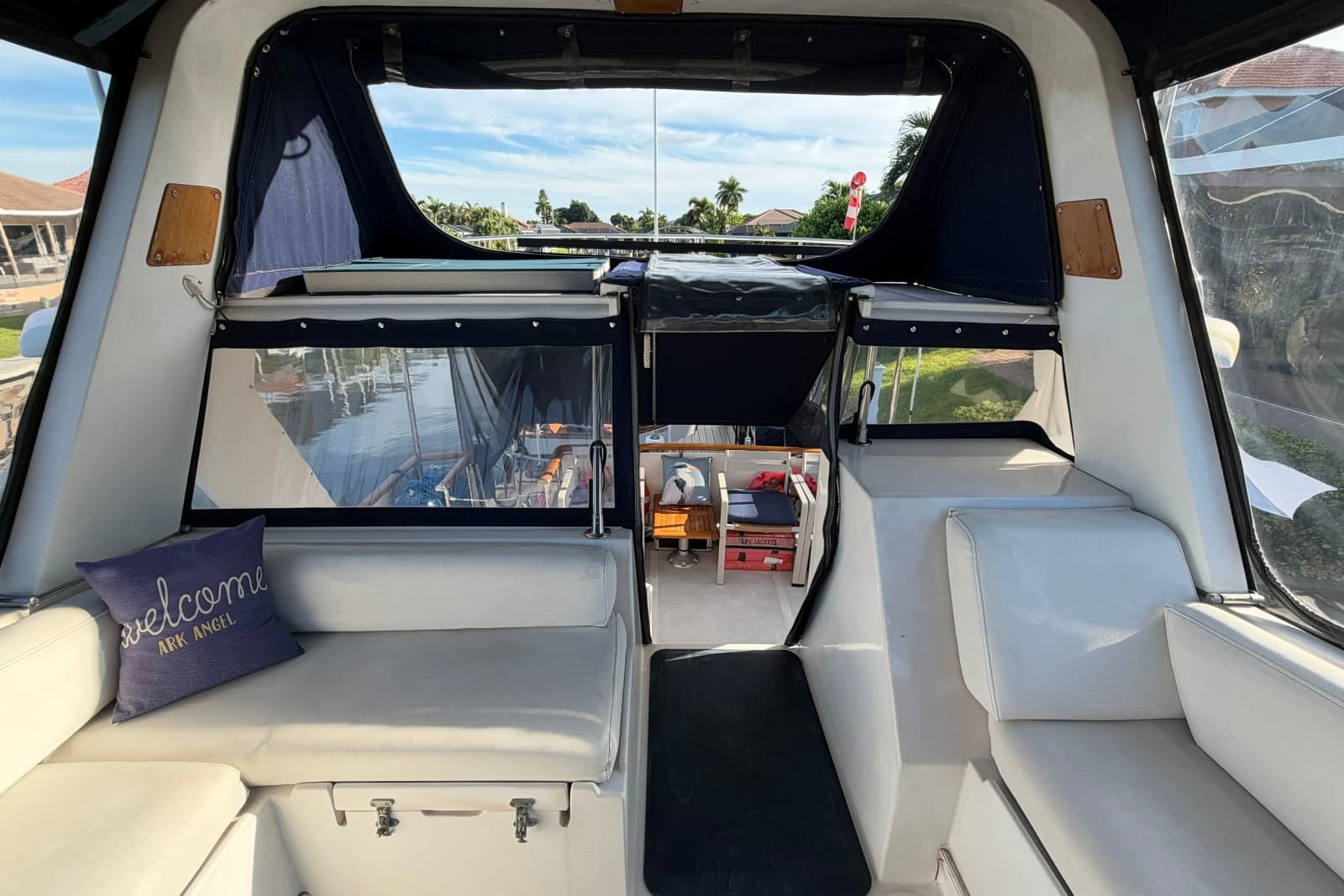 1998 Heritage East 36 Sundeck Trawler