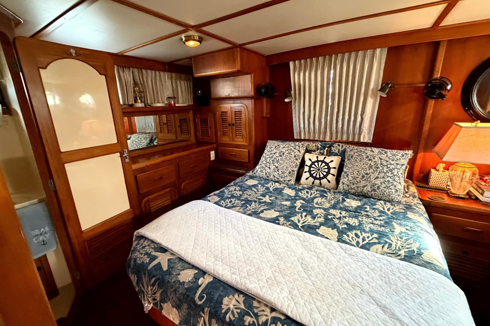 1998 Heritage East 36 Sundeck Trawler