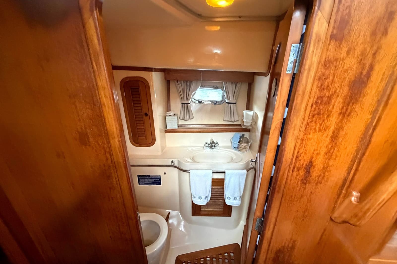 1998 Heritage East 36 Sundeck Trawler