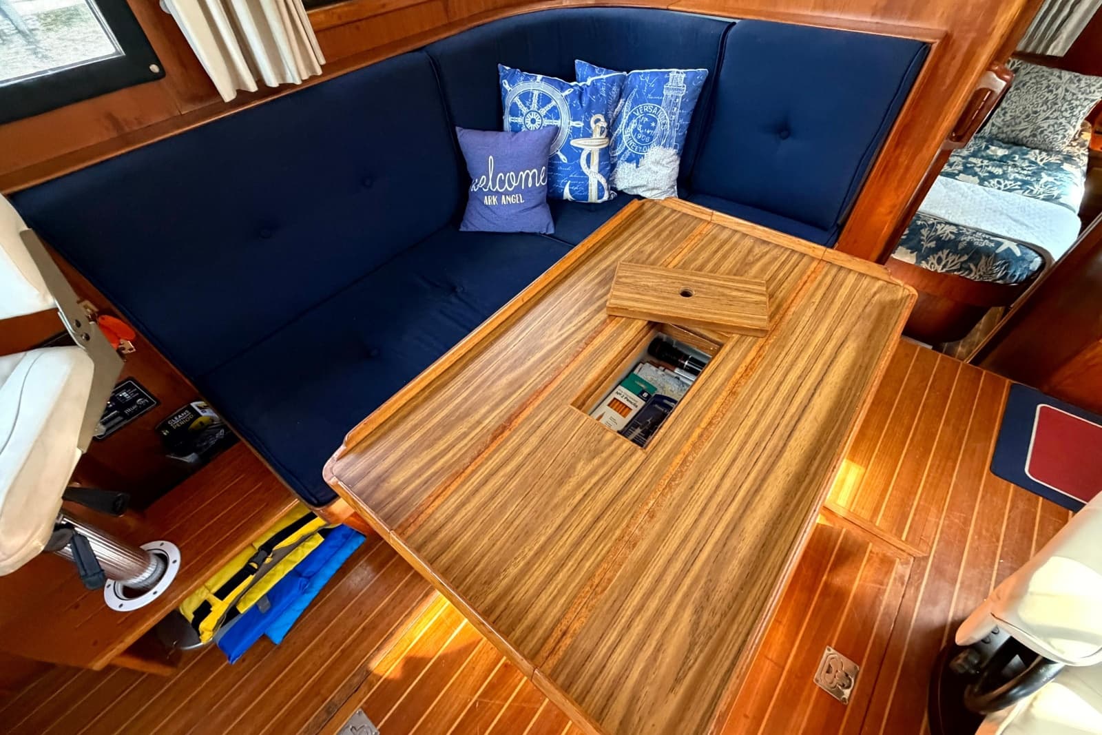 1998 Heritage East 36 Sundeck Trawler