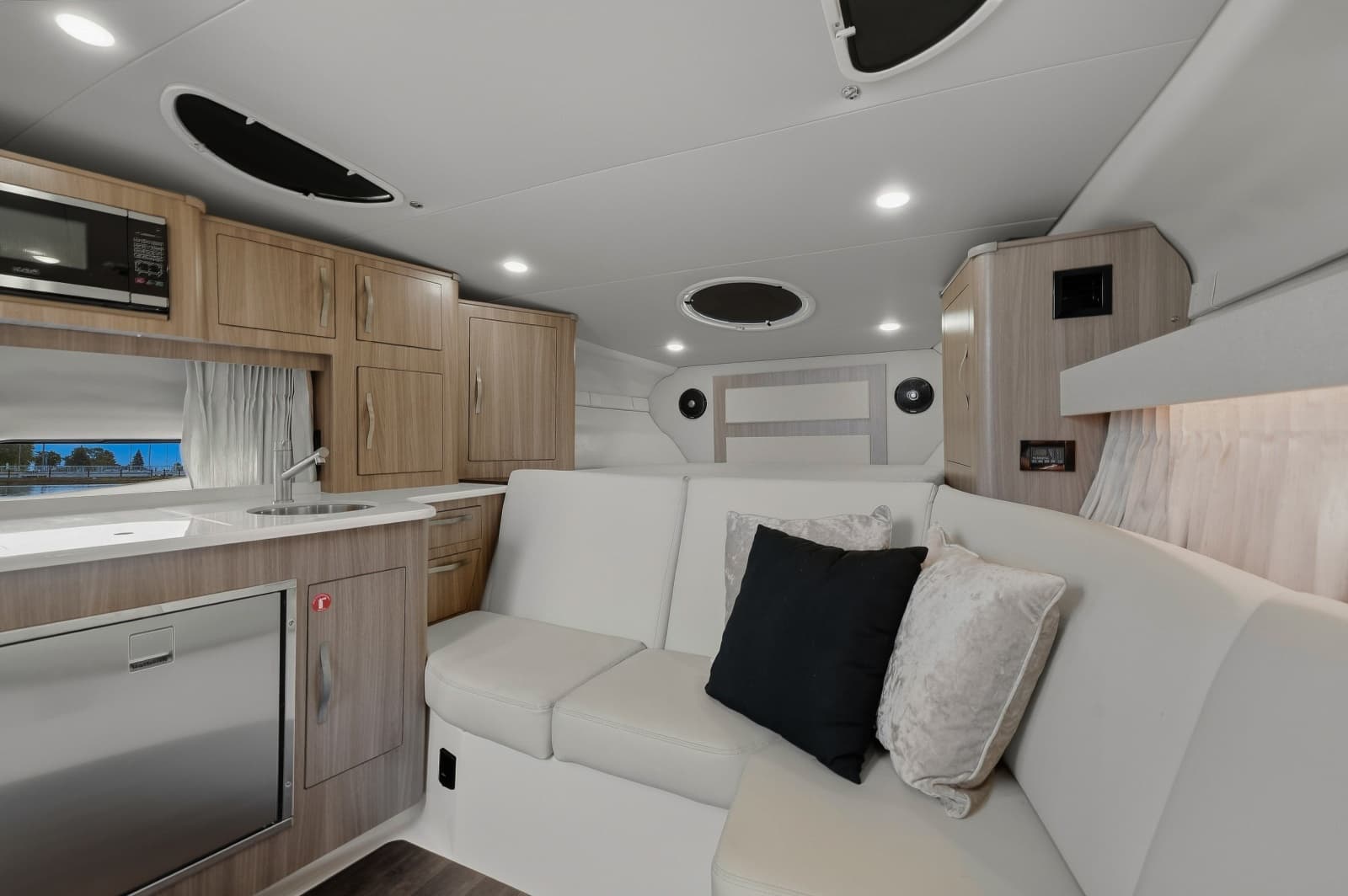 2021 Regal 33 Express