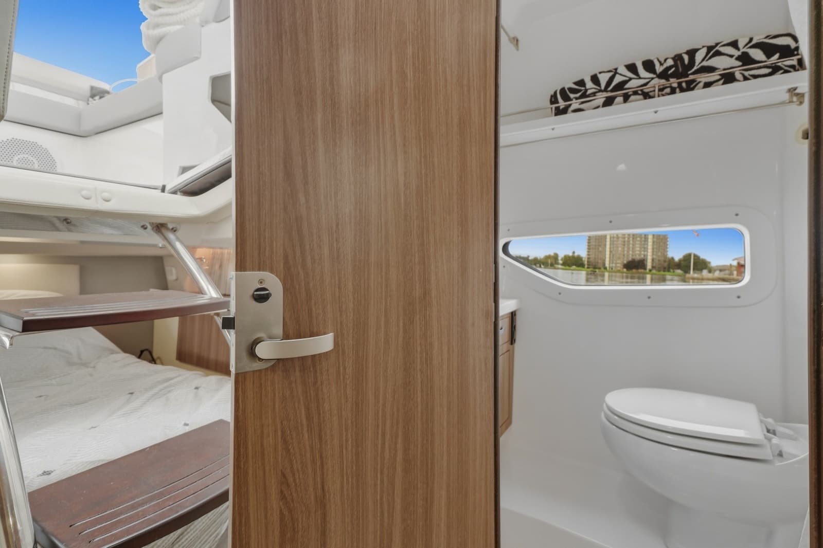 2021 Regal 33 Express