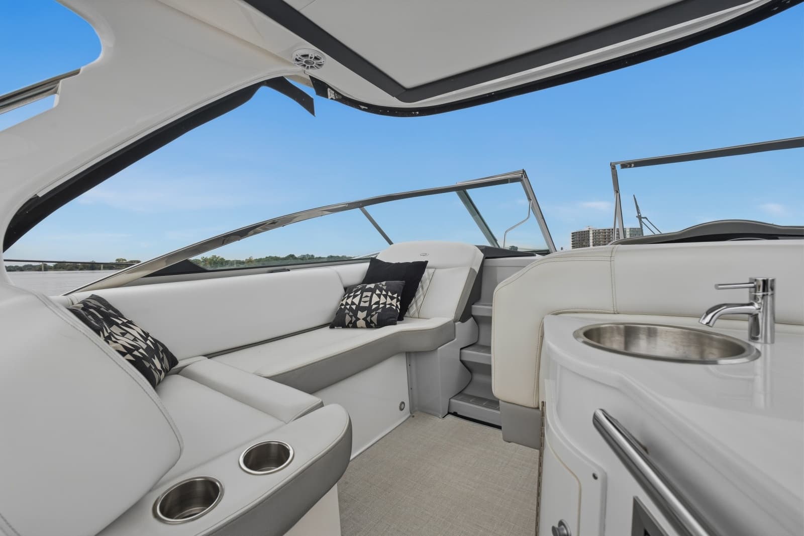 2021 Regal 33 Express