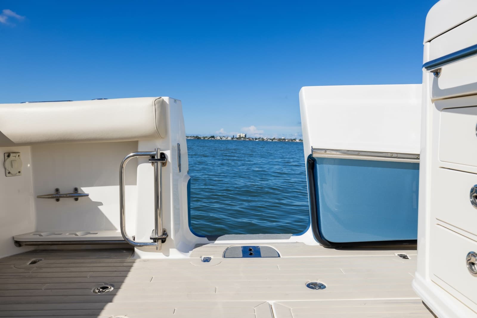 2017 Boston Whaler 370 Outrage