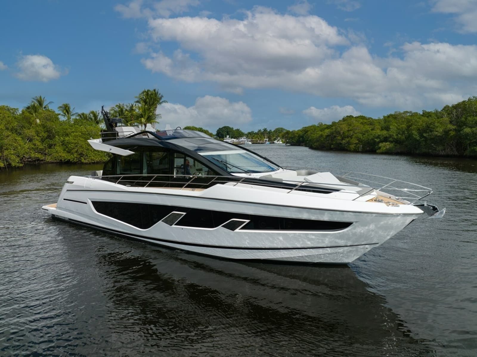 2023 Sunseeker 65 Sport Yacht