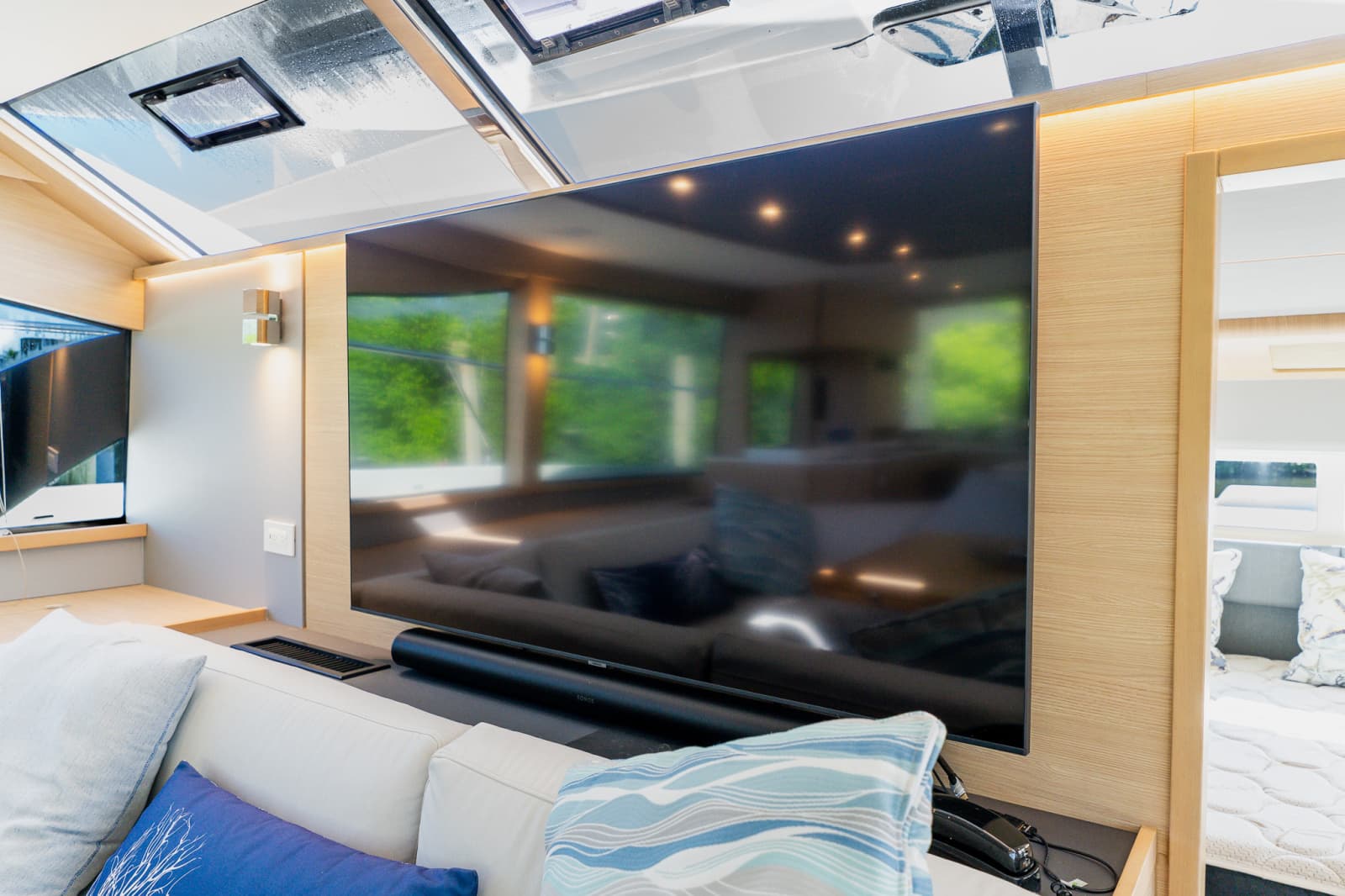 2022 Aquila 54 YACHT