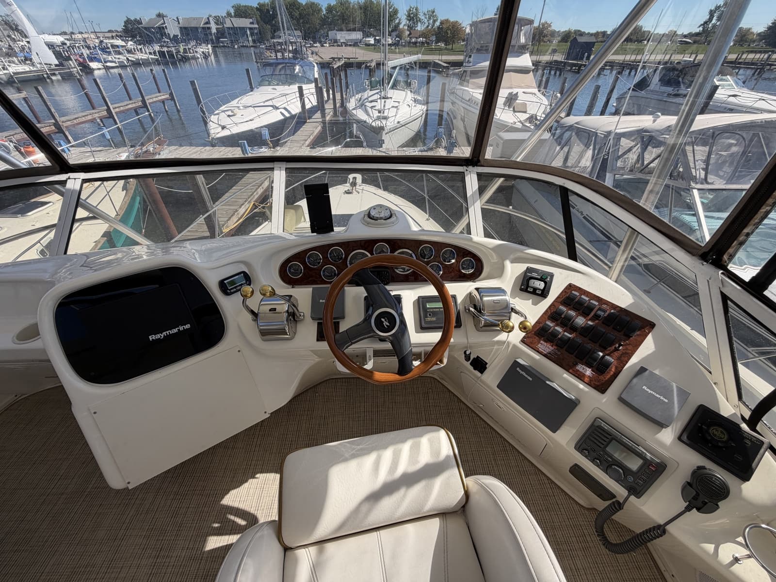 2000 Sea Ray 380 Aft Cabin