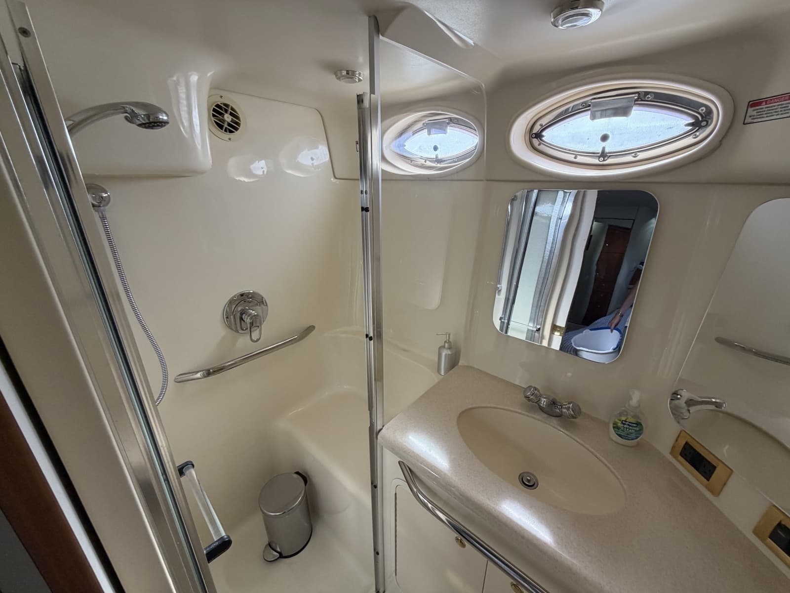 2000 Sea Ray 380 Aft Cabin