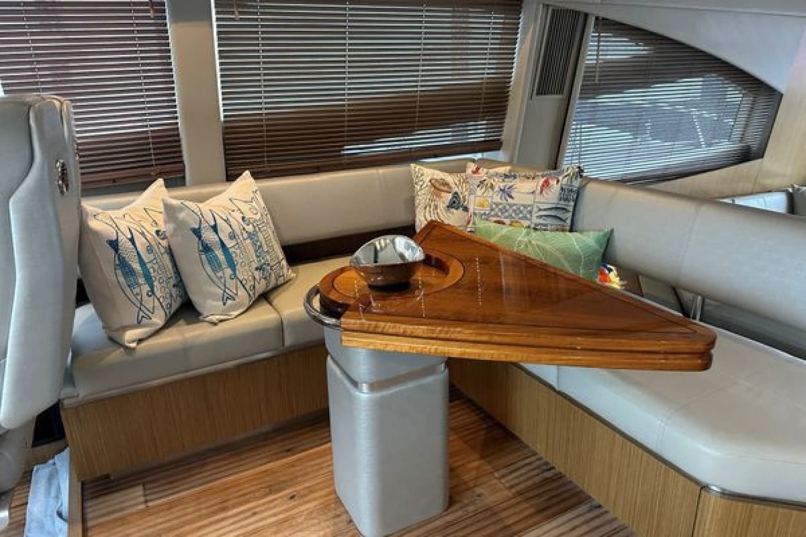 2018 Sea Ray L590