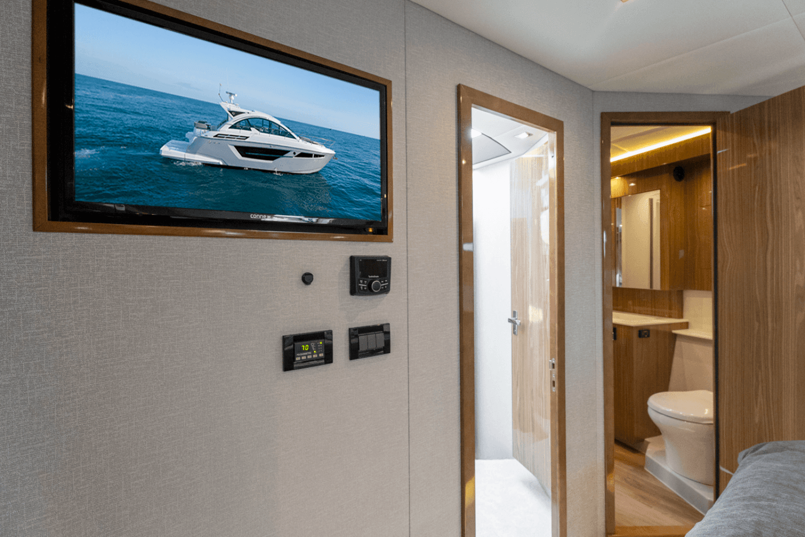 2025 Cruisers Yachts 50 Cantius