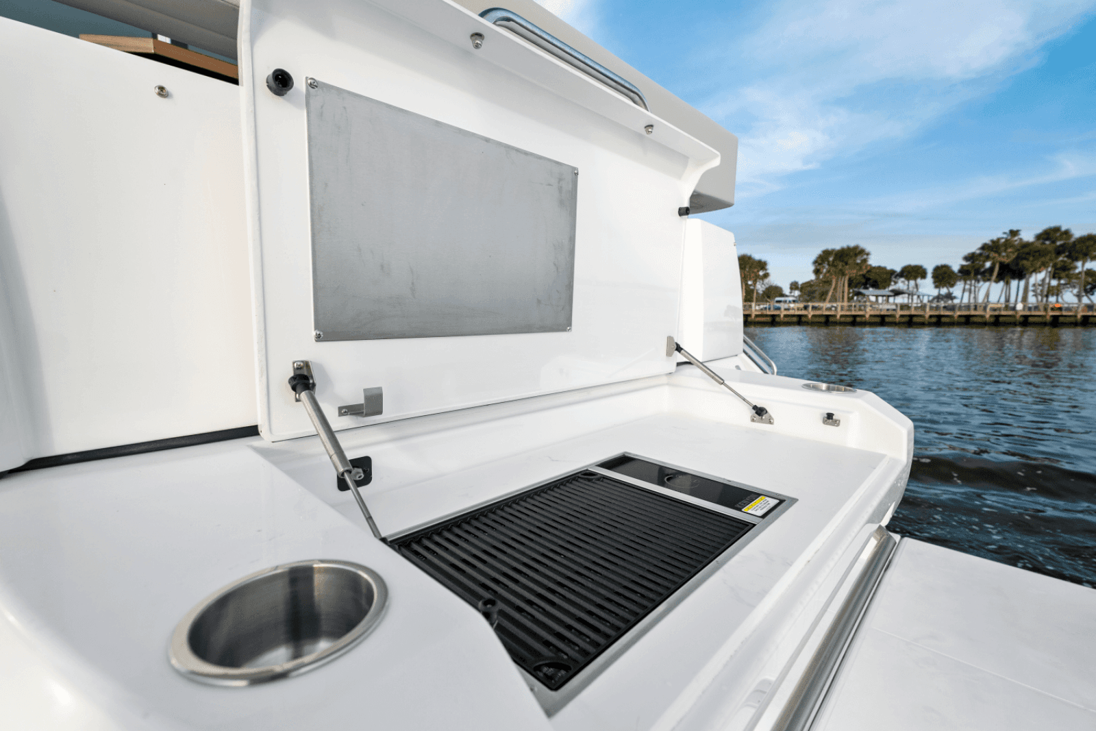 2025 Cruisers Yachts 50 Cantius