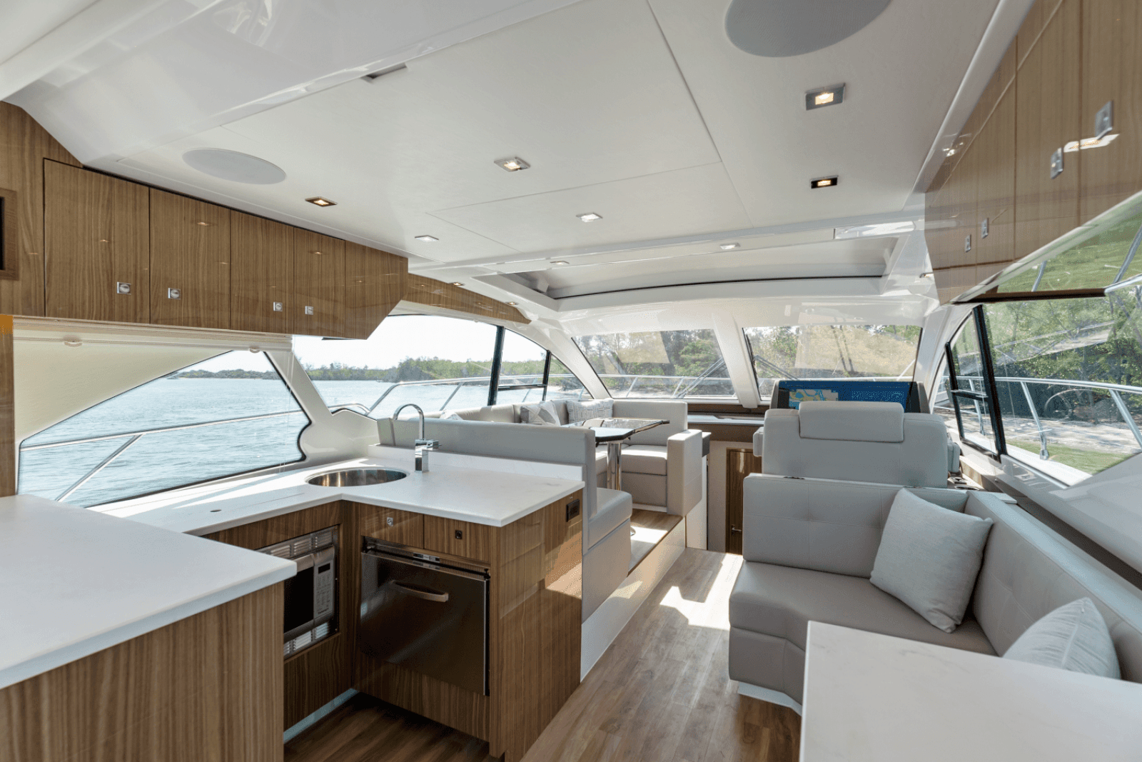 2025 Cruisers Yachts 50 Cantius