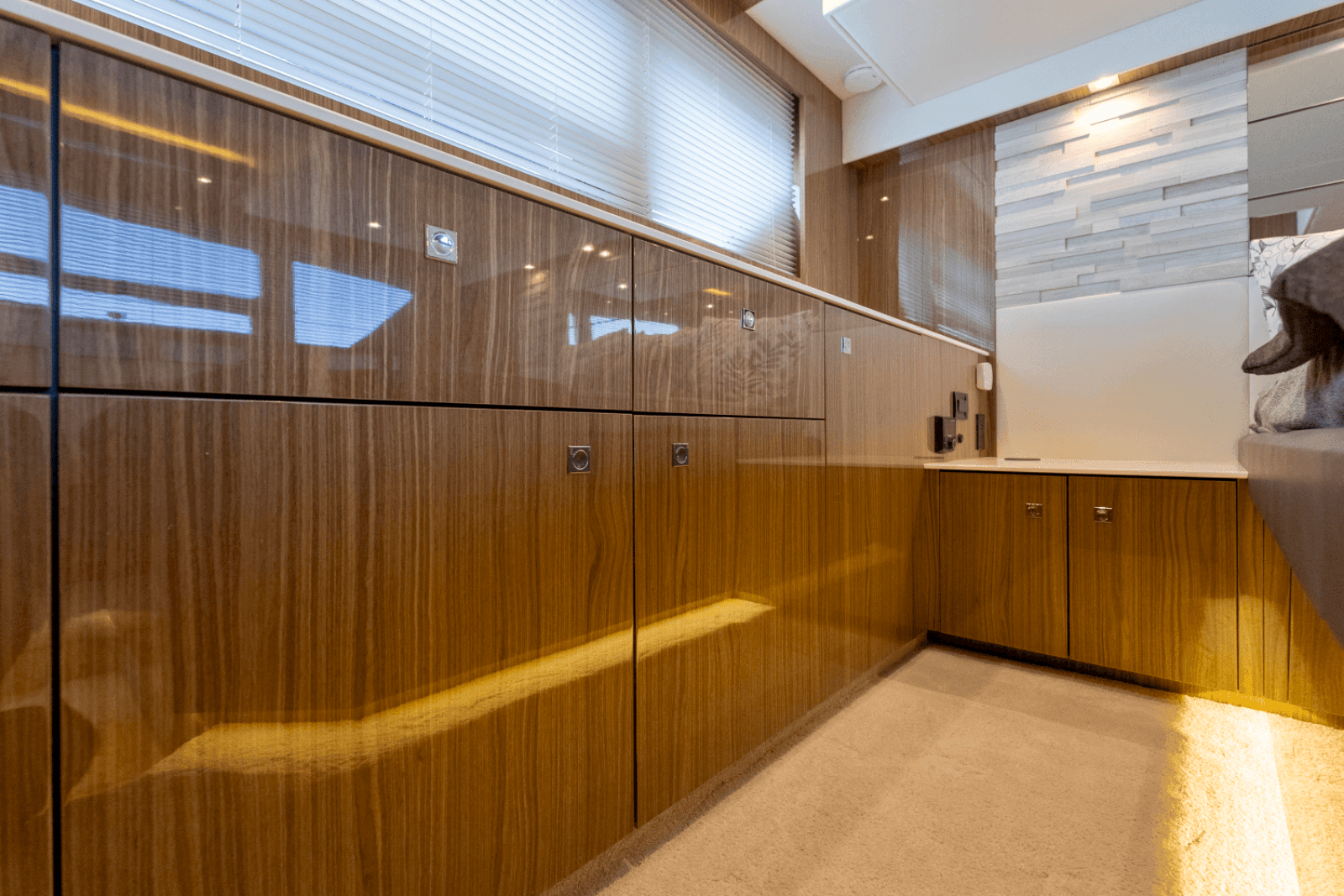 2025 Cruisers Yachts 50 Cantius