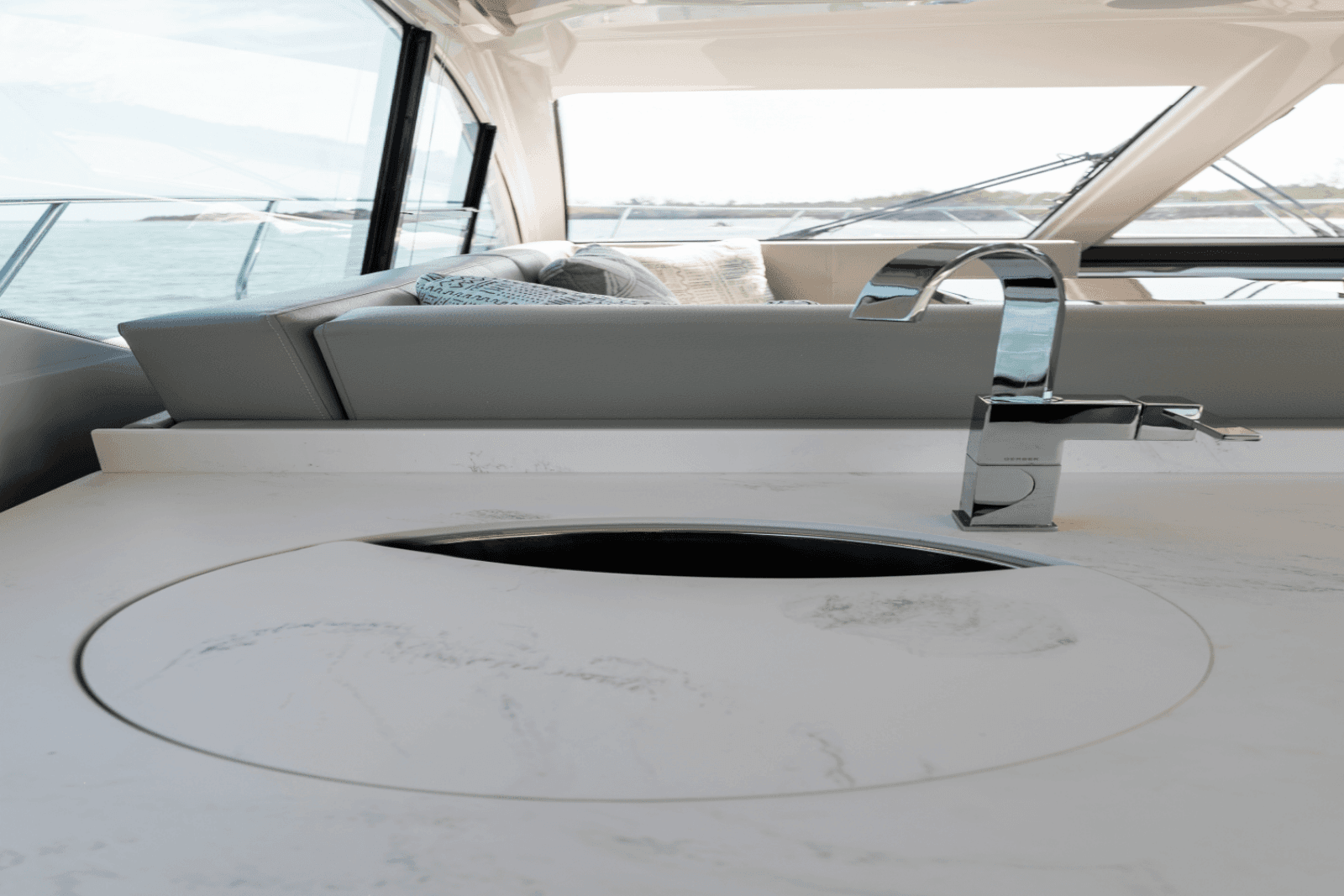 2025 Cruisers Yachts 50 Cantius