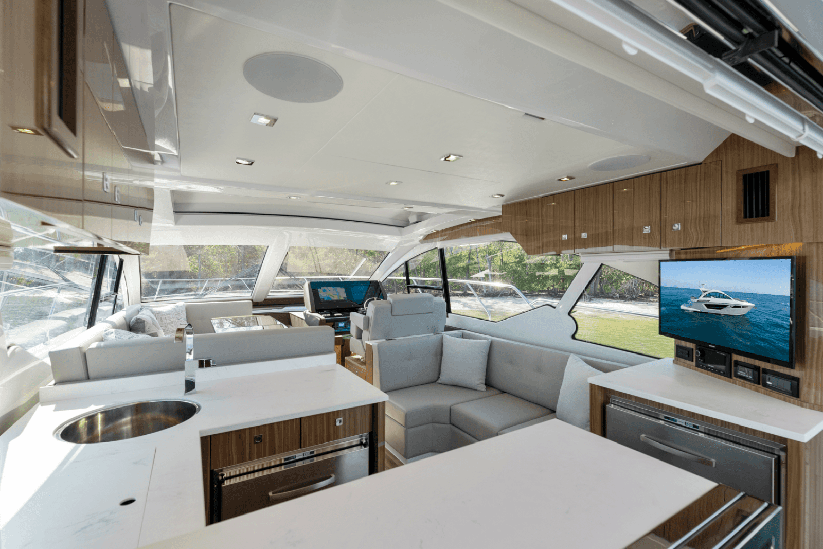 2025 Cruisers Yachts 50 Cantius